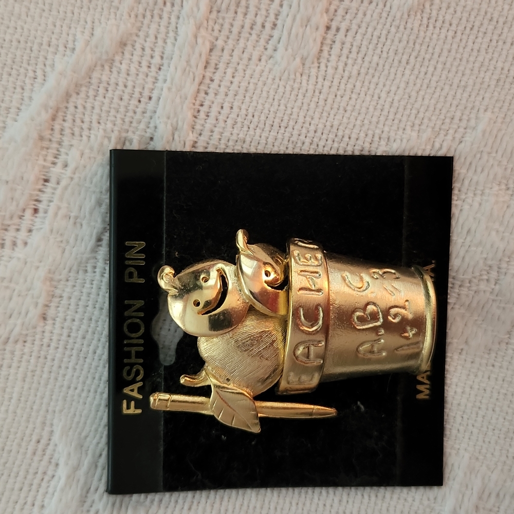 Teacher pin...Welcome back to school!